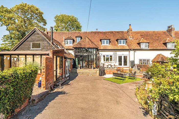 4 Bedroom Detached House For Sale In Park Place, Wickham, PO17