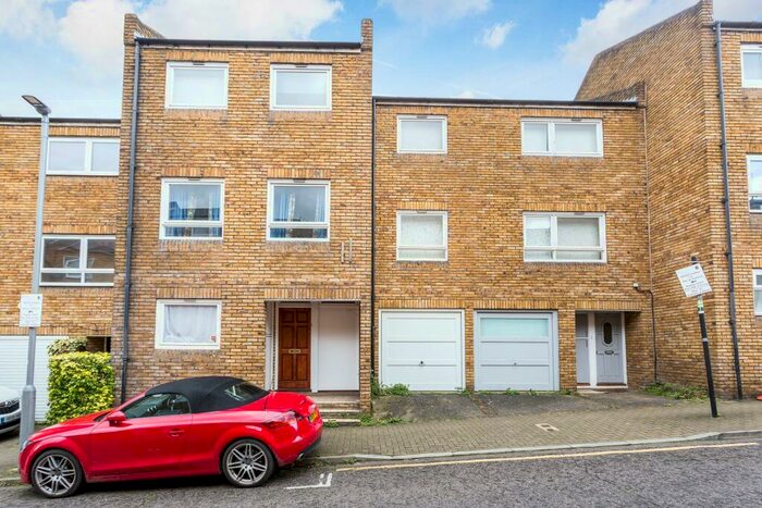 4 Bedroom Town House To Rent In Rochelle Close, SW11