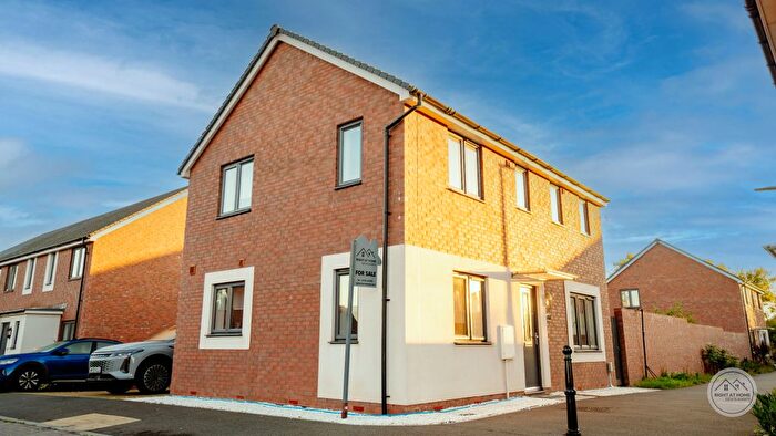 3 Bedroom Detached House For Sale In Flay Field, Tithebarn, Exeter, EX1