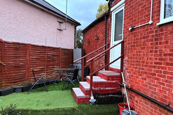 3 Bedroom Flat To Rent In Allens Croft Road, B14