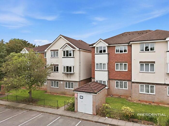 1 Bedroom Flat For Sale In Debham Court, Pinemartin Close, Cricklewood, NW2