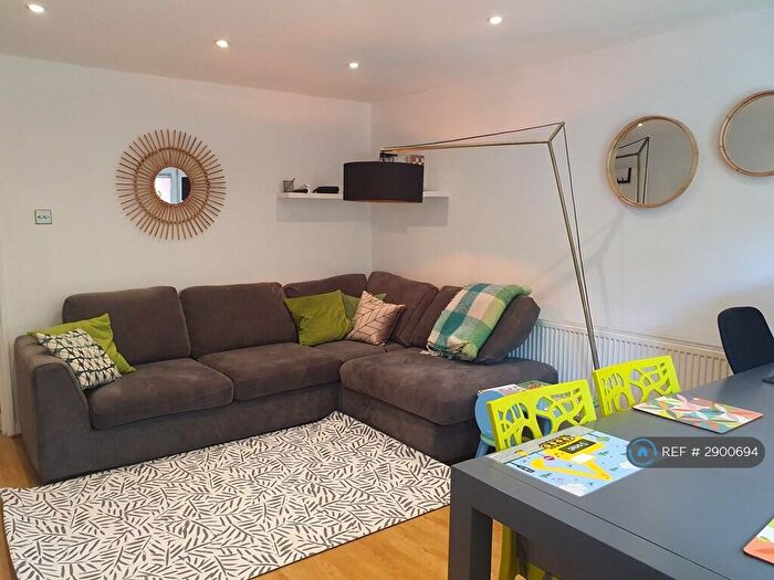 2 Bedroom Flat To Rent In Holbrooke Court, London, N7