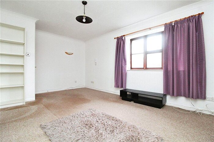 2 Bedroom Apartment To Rent In Kingston Gardens, Croydon, CR0