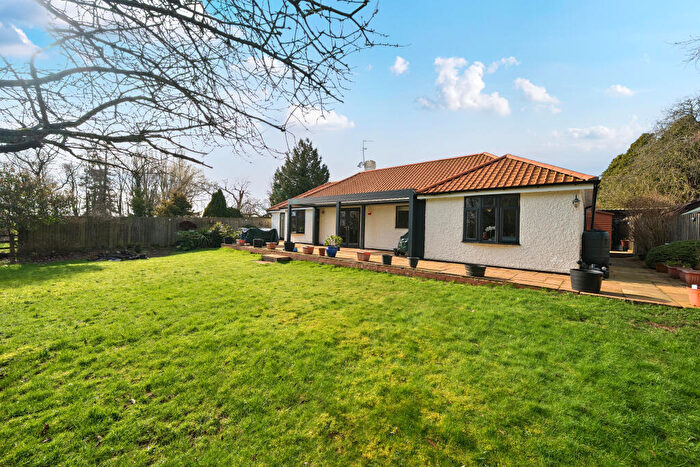 3 Bedroom Detached House For Sale In Appletree Road, Chipping Warden, OX17