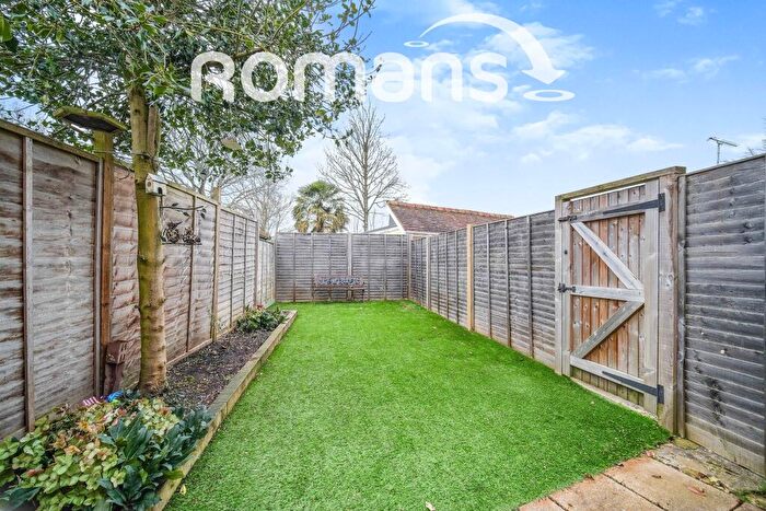 2 Bedroom Cottage To Rent In Plough Road, GU46