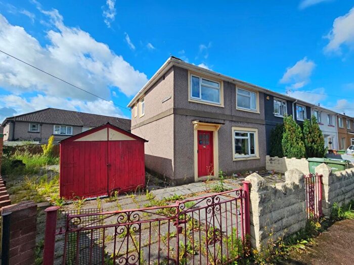 3 Bedroom End Of Terrace House For Sale In Ty Isaf Park Road, Risca, Newport, Gwent, NP11