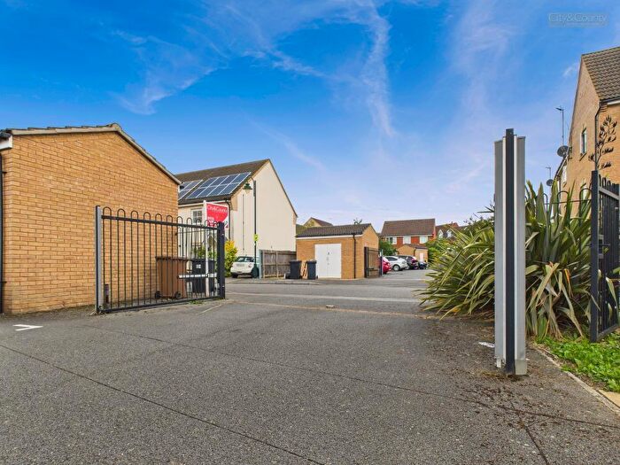 1 Bedroom Flat For Sale In Hargate Way, Hampton Hargate, Peterborough, PE7