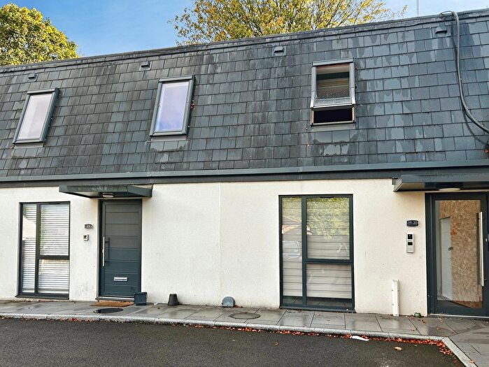 2 Bedroom Flat For Sale In Treadaway Hill, Loudwater, High Wycombe, HP10