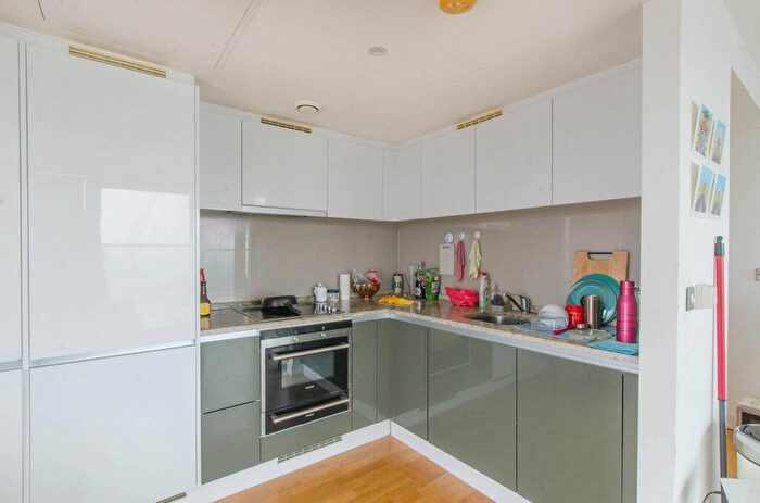 2 Bedroom Flat To Rent In Landmark East Tower, Canary Wharf, London, E14