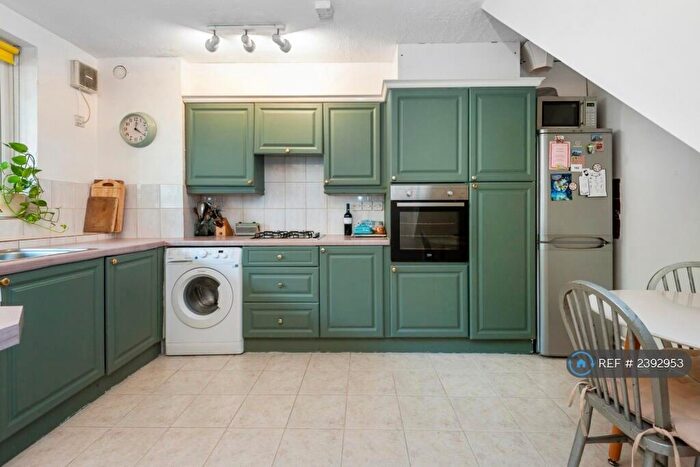 3 Bedroom Maisonette To Rent In The Marr, London, NW1