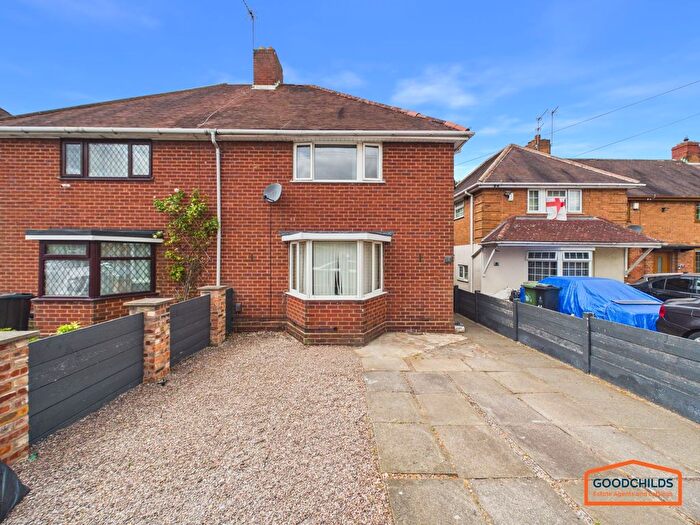 3 Bedroom Semi-Detached House For Sale In Albion Road, Walsall, WS8
