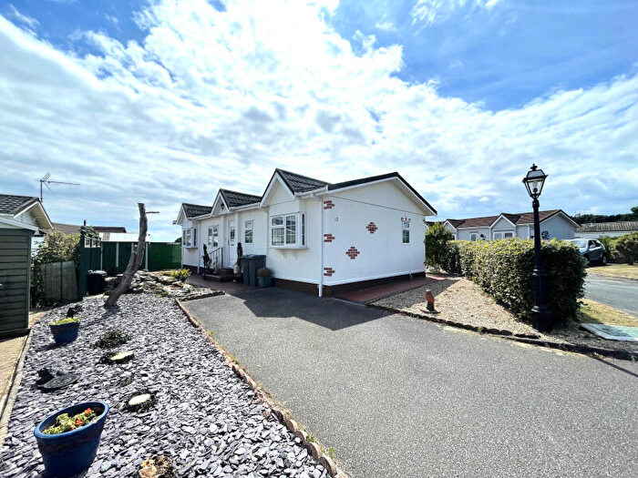 2 Bedroom Park Home For Sale In Priory Park, IP10