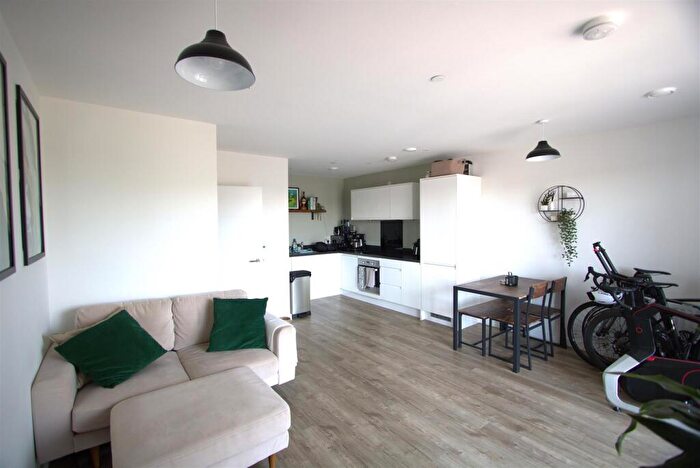 3 Bedroom House To Rent In Pitsford House, New Malden, KT3