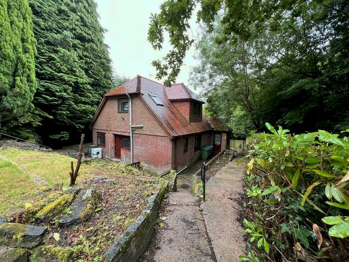 4 Bedroom Detached House To Rent In Bassett Wood Drive, Southampton, SO16