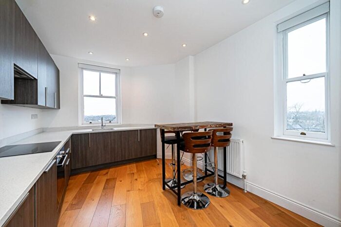 2 Bedroom Flat To Rent In Kings Gardens London, NW6