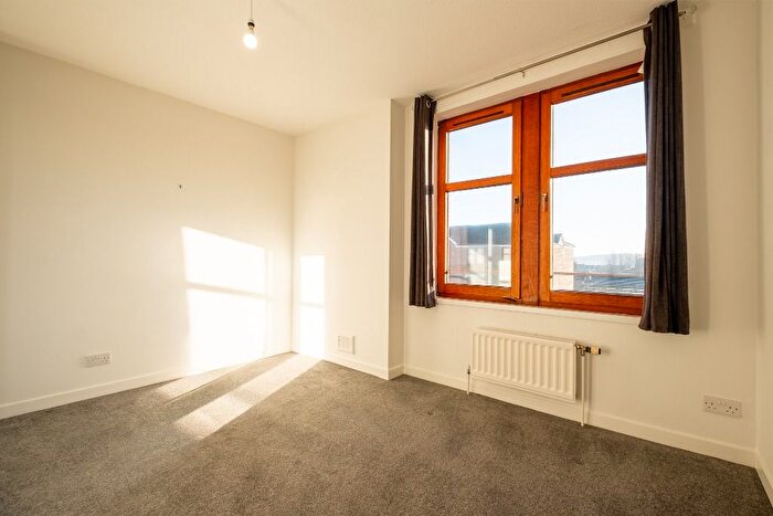 2 Bedroom Flat To Rent In Abbotsford Place, Dundee, DD2