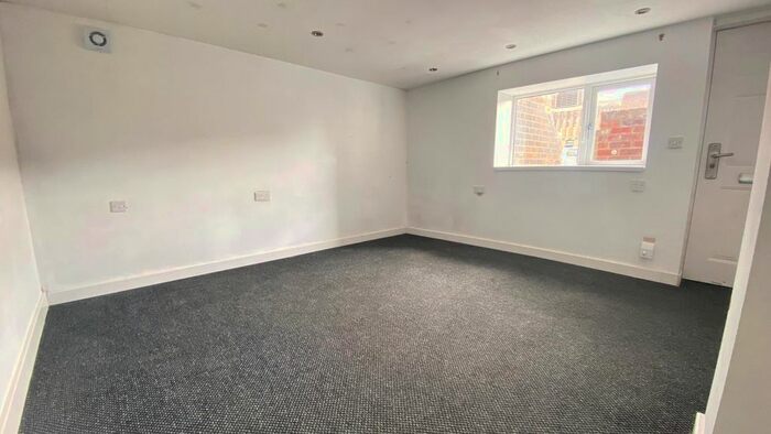 Studio To Rent In Flat, Cross Flatts Avenue, Beeston, LS11