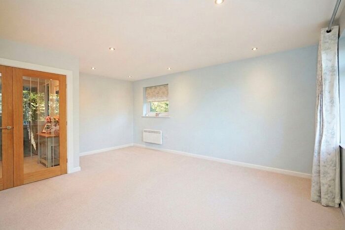 2 Bedroom Flat To Rent In Queen Victoria Road, Sheffield, S17