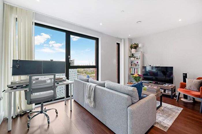 1 Bedroom Apartment For Sale In Avalon Point, Silvocea Way, London, E14