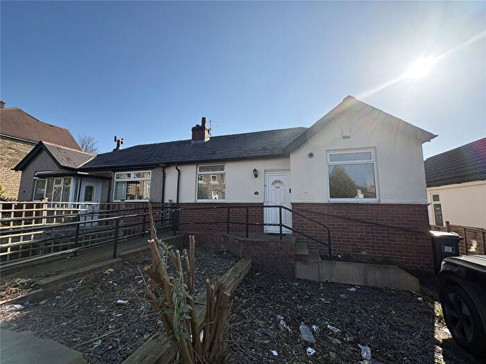 2 Bedroom Bungalow For Sale In Woodhouse Hill, Huddersfield, West Yorkshire, HD2