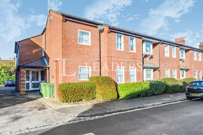 1 Bedroom Apartment To Rent In Stable Court, AL1