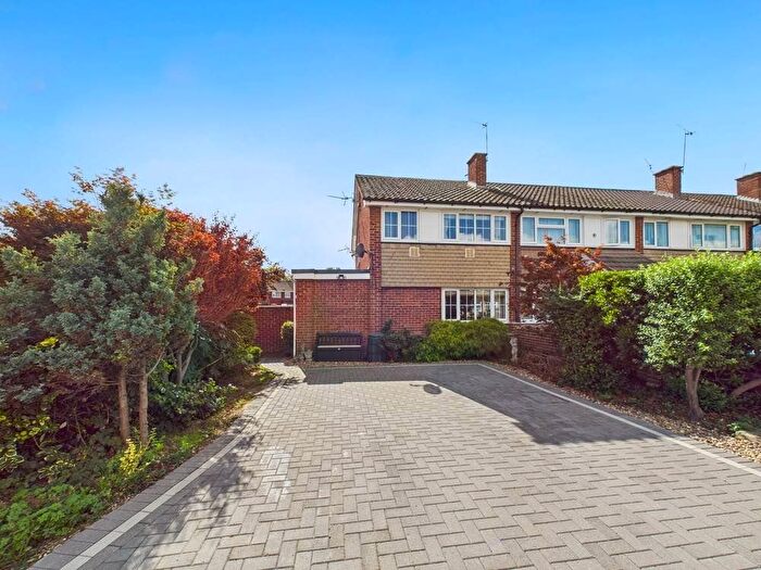 3 Bedroom End Terrace House For Sale In Mountsfield Close, Staines-Upon-Thames, Surrey, TW19