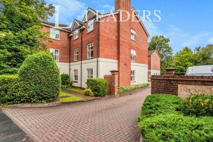 2 Bedroom Flat To Rent In Wimblehurst Road, Horsham, RH12