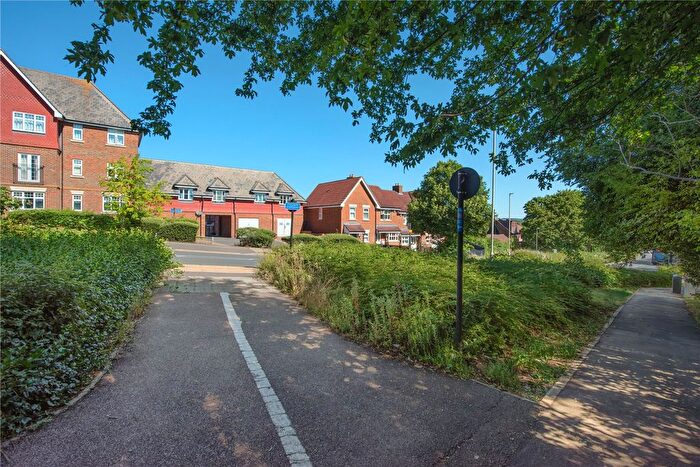 2 Bedroom Flat For Sale In Gravelly Field, Ashford, Kent, TN23