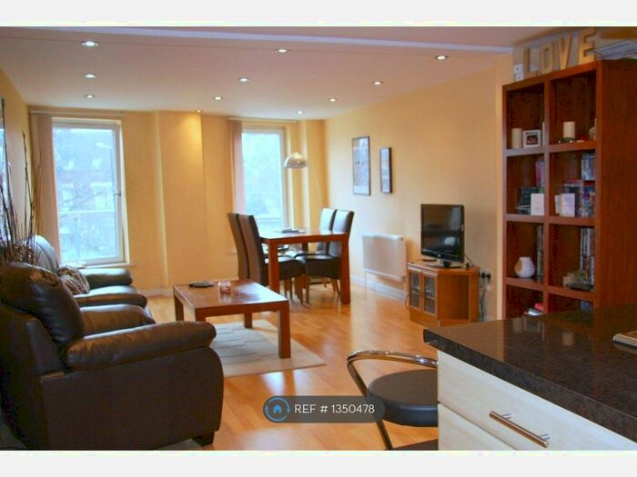 2 Bedroom Flat To Rent In Wellington Road, Withington, Manchester, M20