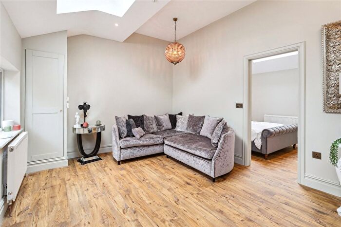 2 Bedroom Flat To Rent In Beacon House, South Road, Weybridge, Surrey, KT13