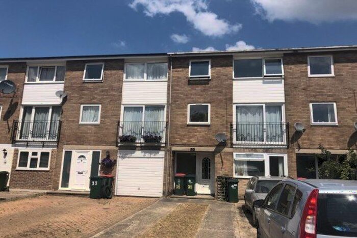 4 Bedroom Property To Rent In Aintree Road, Crawley, RH10