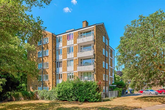 2 Bedroom Flat For Sale In Casterbridge Road, Blackheath, SE3