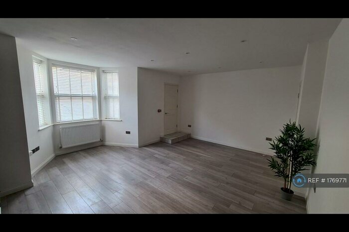 3 Bedroom Flat To Rent In Edgar Road, Cliftonville, Margate, CT9