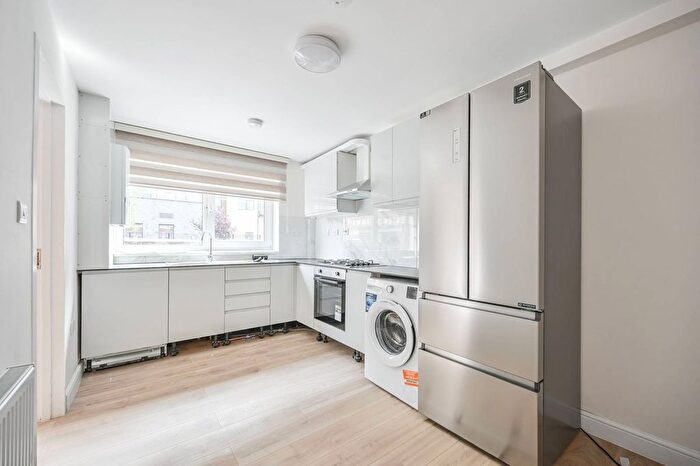 3 Bedroom Semi-detached House To Rent In Spenser Grove, Stoke Newington, London, N16