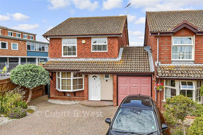3 Bedroom Link Detached House For Sale In Condor Mews, Littlehampton, West Sussex, BN17