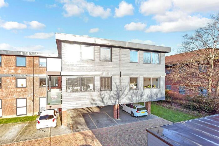 1 Bedroom Apartment For Sale In Leigh Road, Havant, Hampshire, PO9