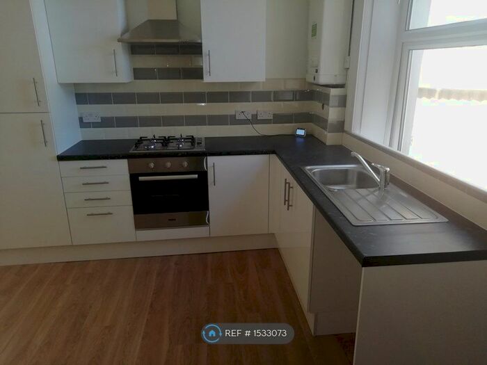 2 Bedroom Flat To Rent In St. Johns Lane, Halifax, HX1