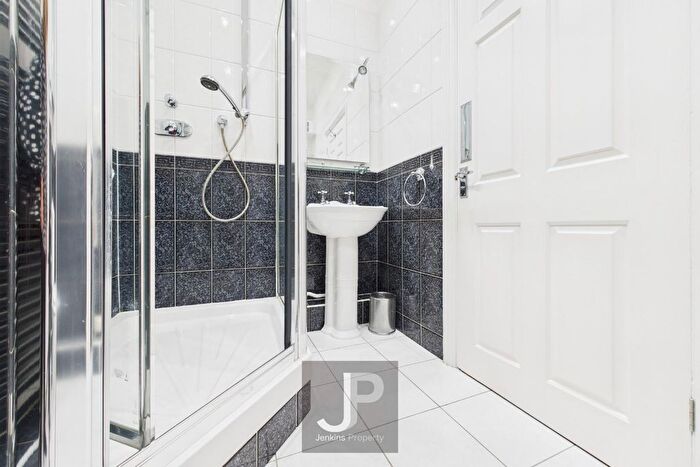 1 Bedroom Flat To Rent In Coxtie Green Road, Pilgrims Hatch, Brentwood, CM14