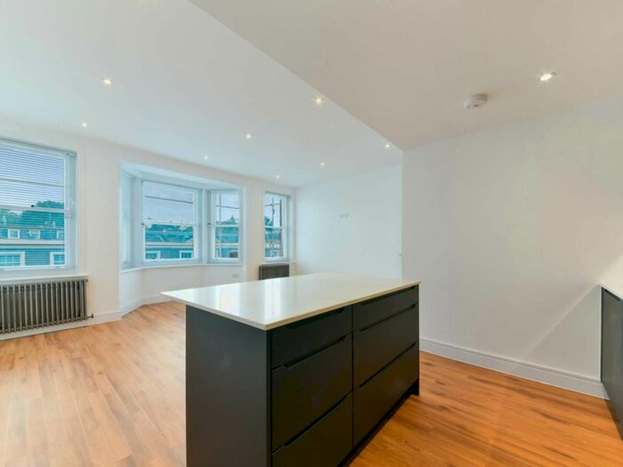 3 Bedroom Flat To Rent In Queensway, Bayswater, London, W2