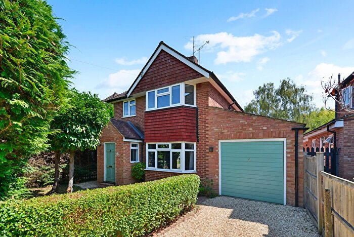 3 Bedroom Detached House For Sale In Johnston Walk, Guildford, GU2