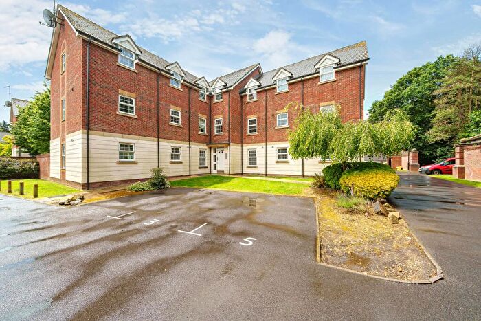 2 Bedroom Flat To Rent In Mandarin Drive, Racecourse, Newbury, RG14