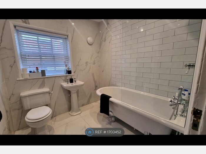 2 Bedroom Flat To Rent In Hall Gate, Doncaster, DN1