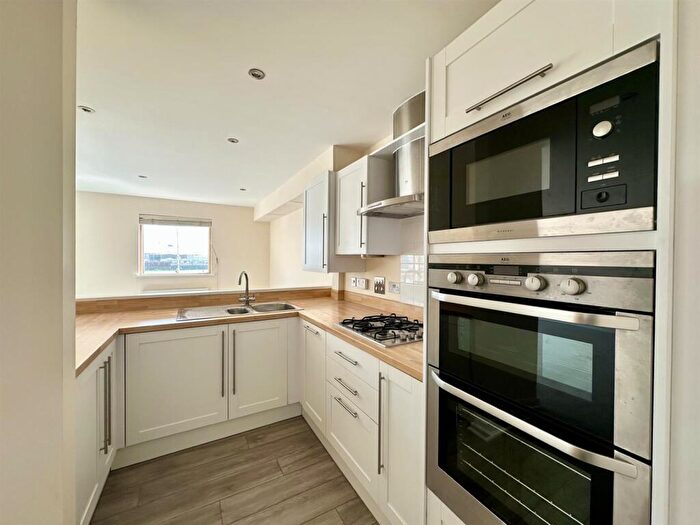 2 Bedroom Flat To Rent In Villandry, Newhaven, BN9