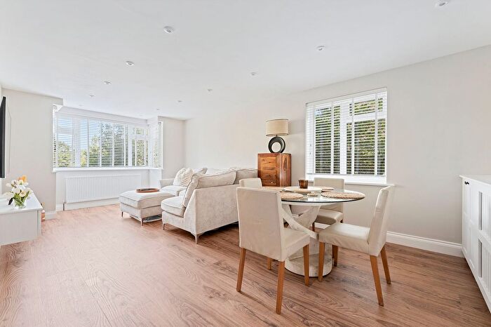 2 Bedroom Flat For Sale In Alton Road, Davenport House, BH14