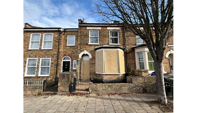 2 Bedroom Property For Sale In Heron Road, London, SE24