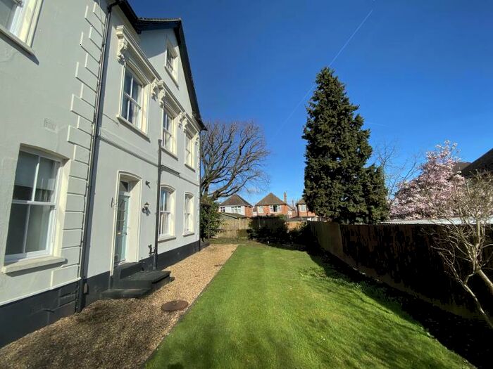 1 Bedroom Apartment To Rent In The Grange, Guildford, GU2