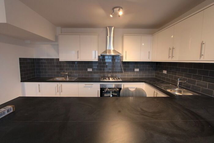 4 Bedroom Flat To Rent In Rye Lane, Peckham, SE15