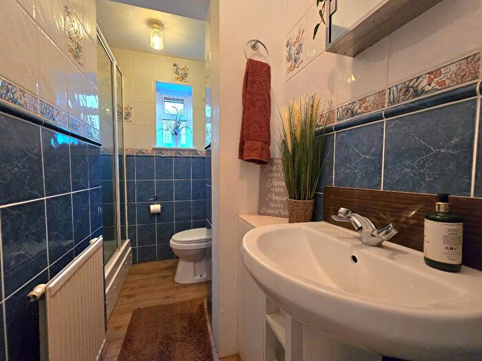 3 Bedroom Semi-Detached House For Sale In Wakering Road, Shoeburyness, SS3
