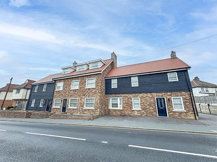 2 Bedroom Flat For Sale In North Street, Rochford, SS4