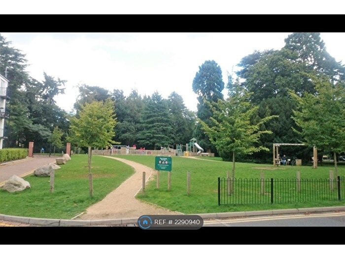 2 Bedroom Flat To Rent In Colnhurst Road, Watford, WD17